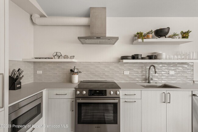 Building Photo - 220 W Main St