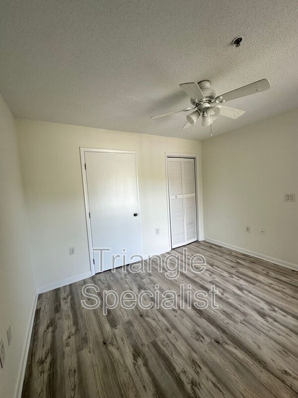 Building Photo - 1420 Collegiate Cir