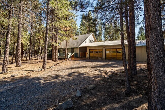 Building Photo - Beautiful Home- Backs up to BLM Land
