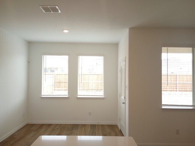 Building Photo - 5119 Winterberry Dr