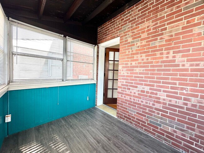 Building Photo - 6371-6371 Sutherland Ave