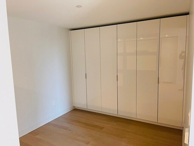 Building Photo - 135 Seaport Blvd