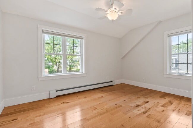 Building Photo - New England Style Farm House for RENT in P...