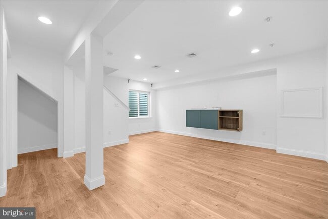 Building Photo - 105 N Yeingst Dr