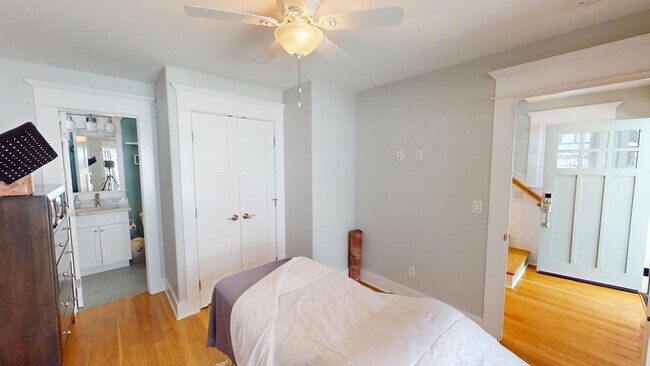 Building Photo - Spacious 3 Bed Coronado Home Available Unf...