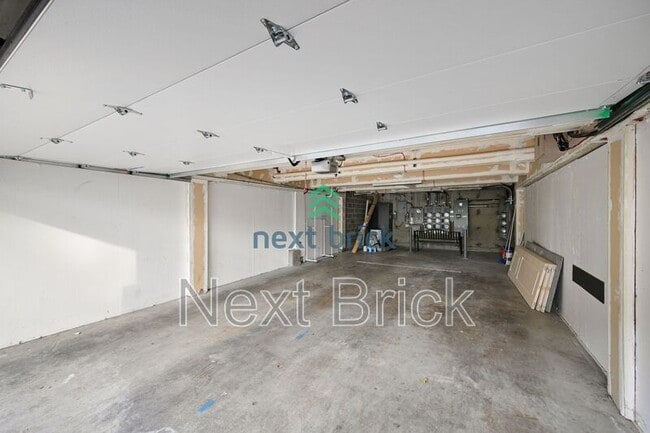 Building Photo - 130 105th Ave SE