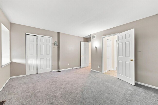Building Photo - 701 Renner Rd