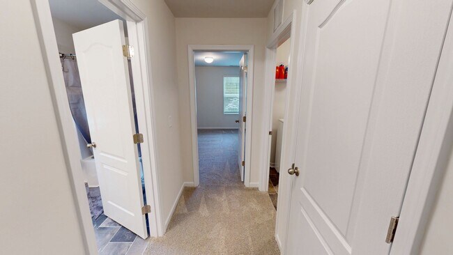 Building Photo - Pet Friendly 2023 Build in Convenient Location!