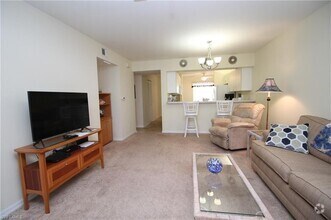 Building Photo - 273 Robin Hood Cir