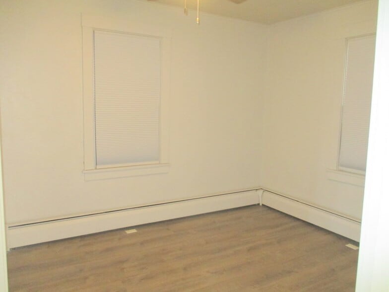 Building Photo - 924 Beaver Rd