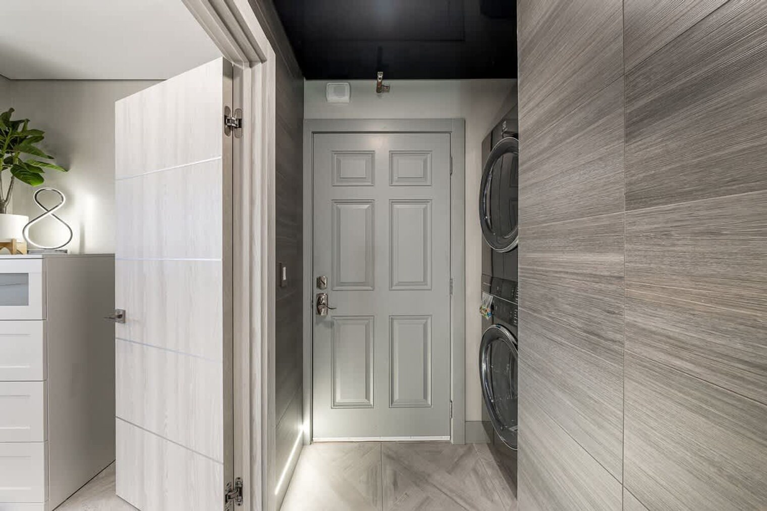 Building Photo - 8743 Thomas Dr