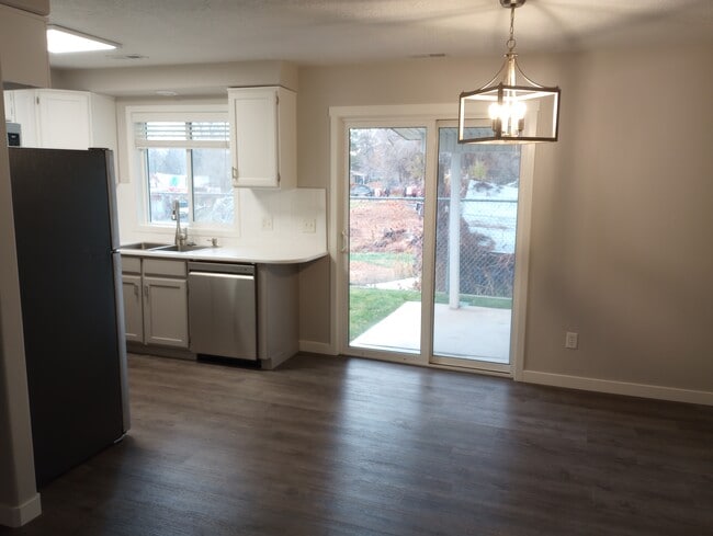 Building Photo - 9316 W Cory Ln