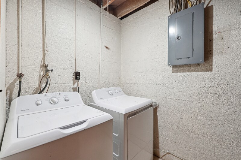 Building Photo - 2071-2073 E Roxboro Rd NE