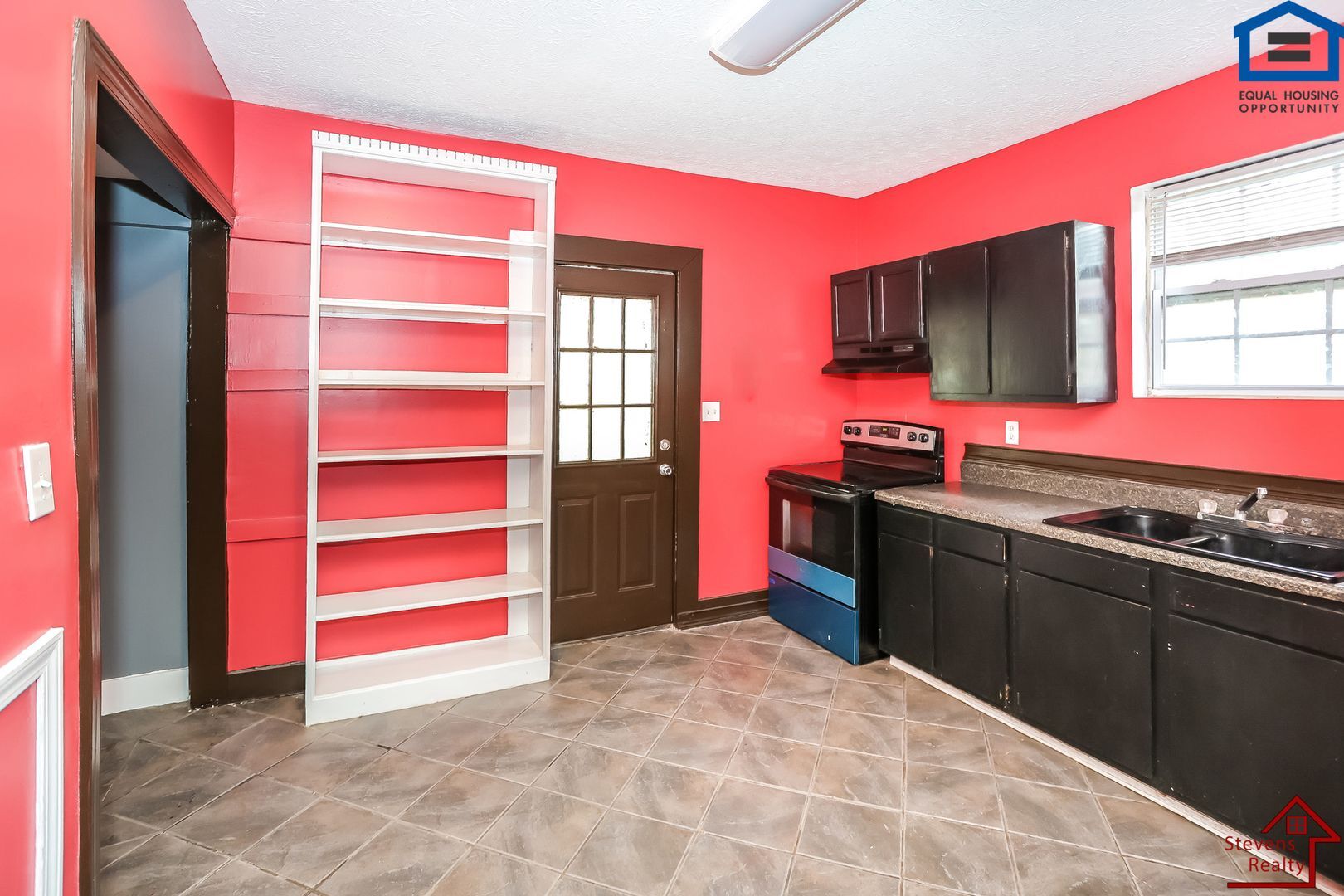 Building Photo - 912 W Scott Ave