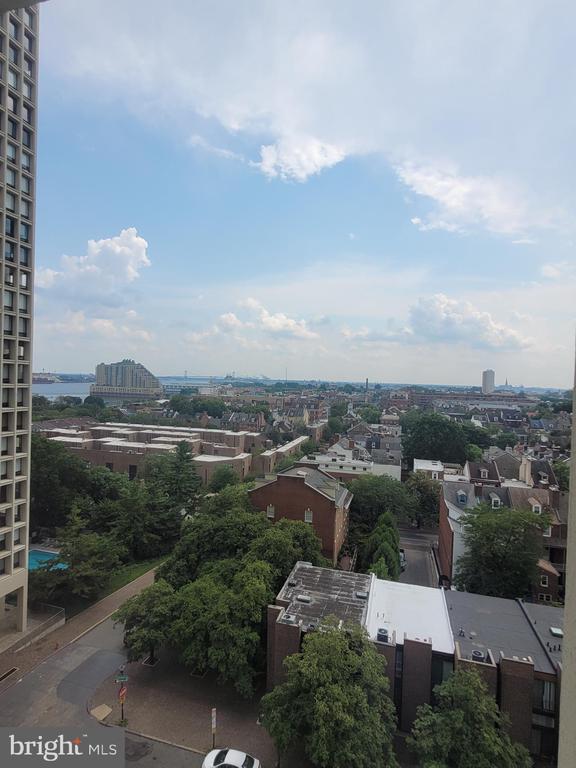 Building Photo - 210 Locust St