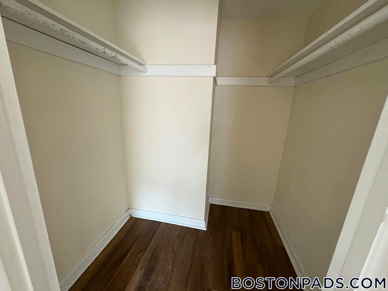 Building Photo - 16 Whites Ave