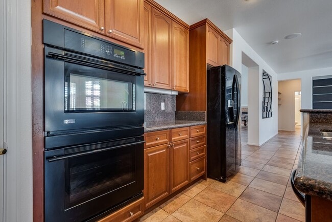 Building Photo - Elegant 4-Bedroom Home with Spa, Balcony &...