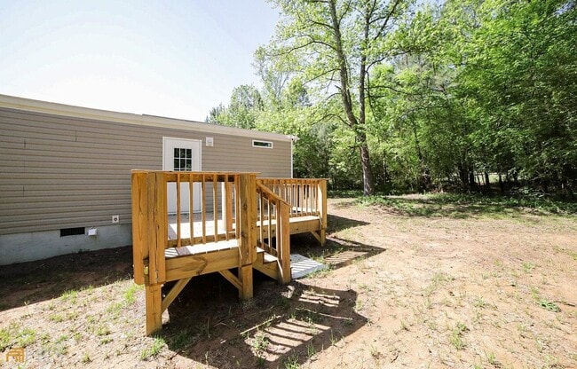 Building Photo - Spacious 4-Bedroom Home with Lawn Maintena...