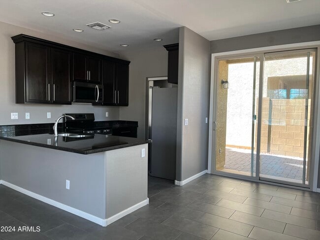 Building Photo - 1360 S Ponderosa Dr
