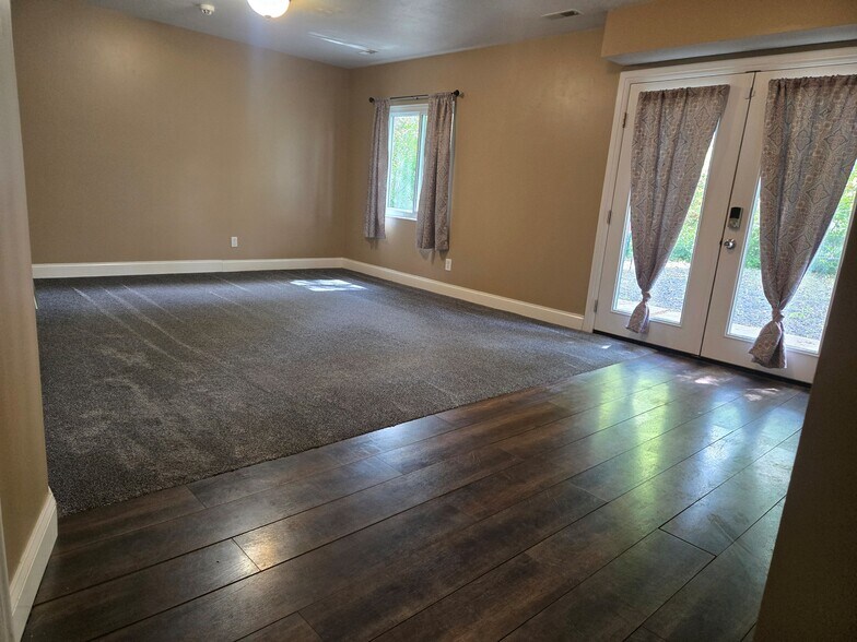 Family Room - 315 W 750 N