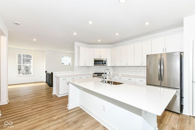 Building Photo - 9312 Clarendon Dr