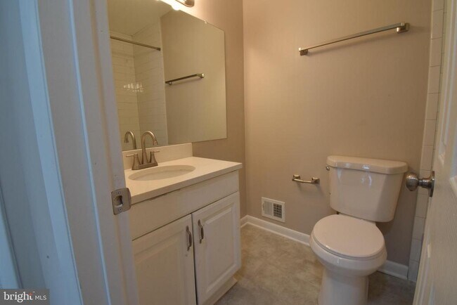 Building Photo - 13602 Athania St