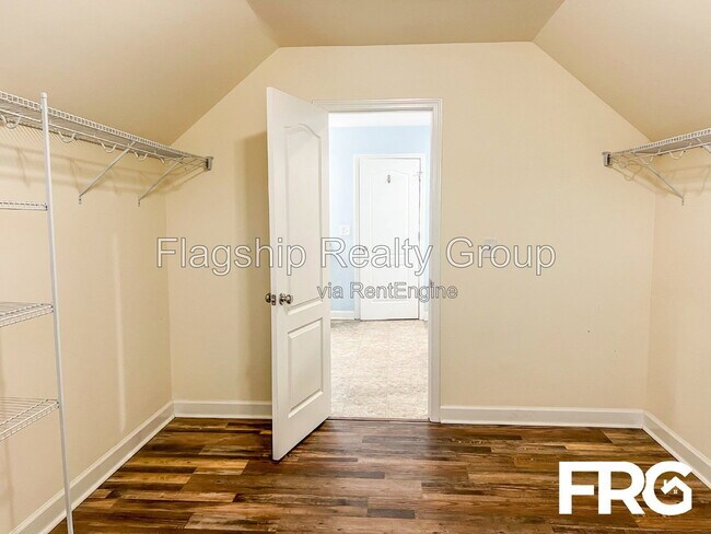 Building Photo - 491 Fallingbrook Dr