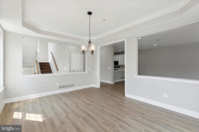 Building Photo - Spacious Townhome with 4 Bedrooms and 3.5 Baths!!