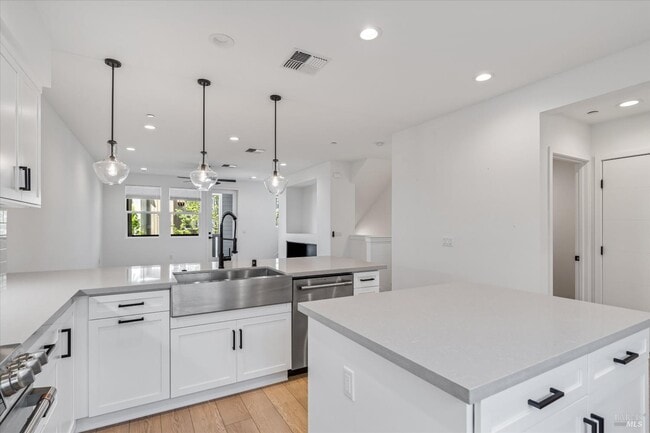 Building Photo - 219 Gambrel Cir