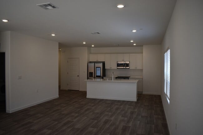 Building Photo - 4481 N San Miguel Ave