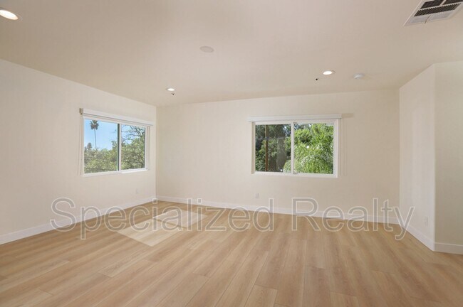 Building Photo - 1827 Hill Dr