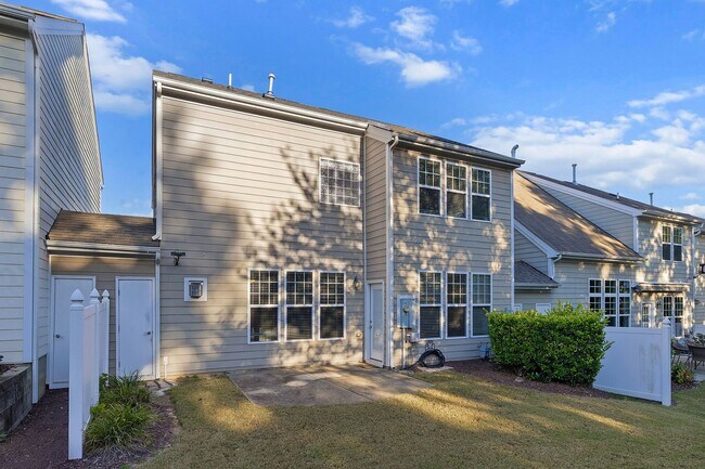 Building Photo - 3 Bed 2.5 Bath Home located in Heritage Hills, Wake Forest