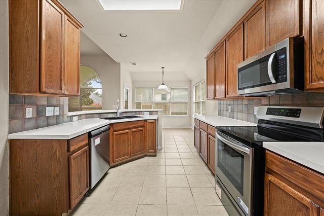 Building Photo - 2512 Travis Dr