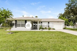 Building Photo - 2 Bedroom Pet-Friendly Home in North Port, FL with Main Street Renewal
