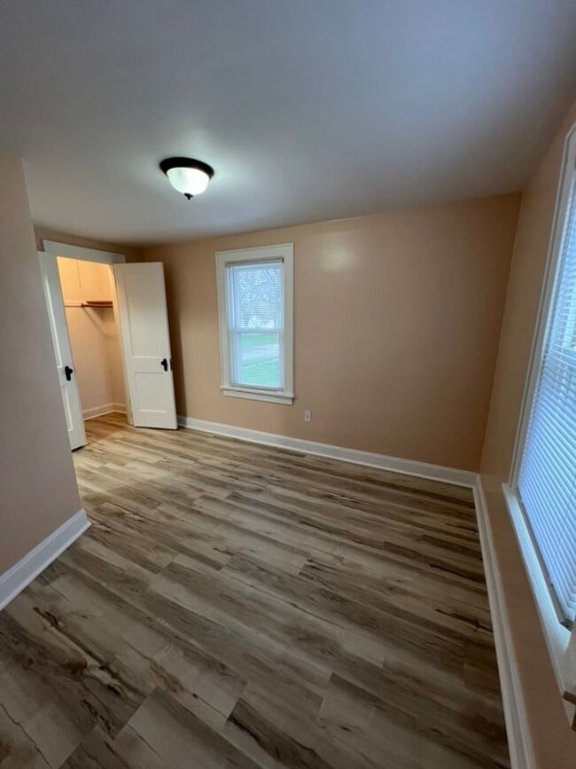 Building Photo - Newly Remodeled 4 Bed House Available Now!