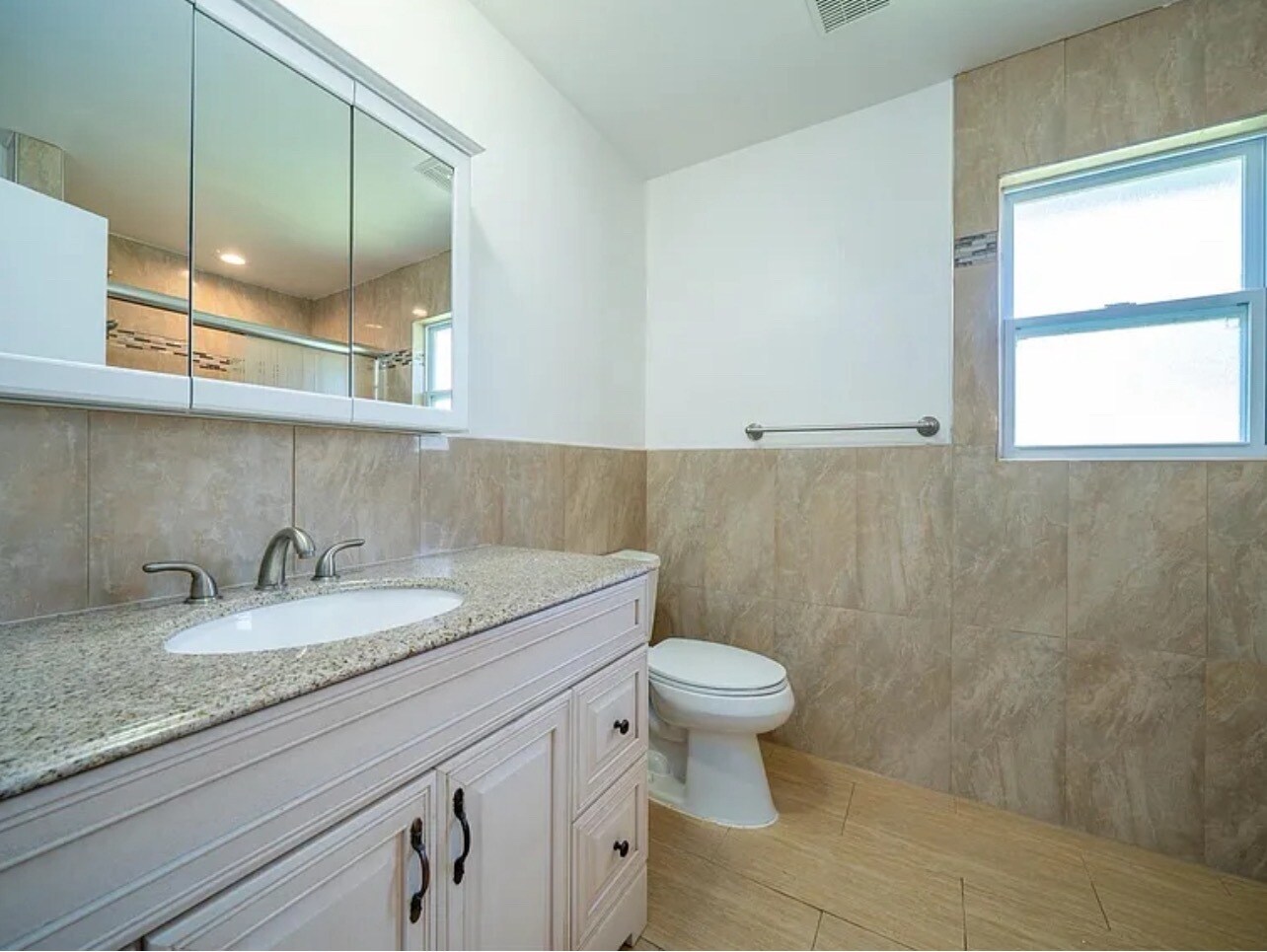 Building Photo - 990 Windsong Way