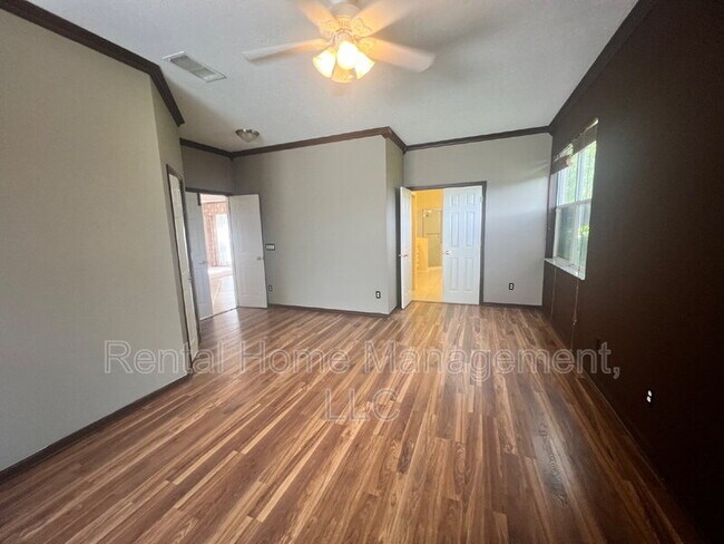 Building Photo - 10140 Pointview Ct