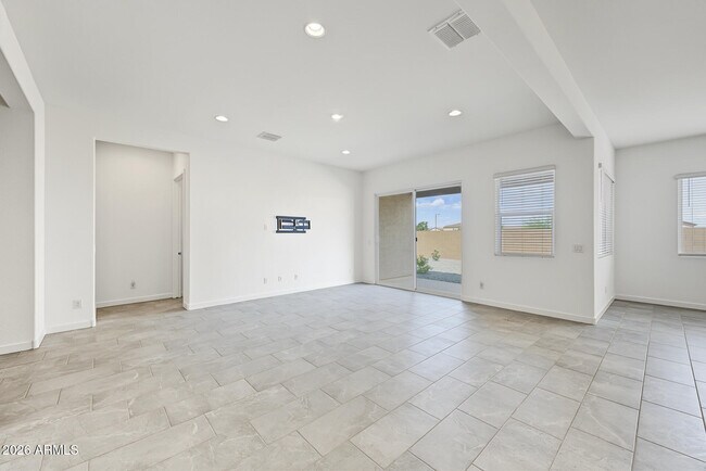 Building Photo - 9654 W Mitchell Dr