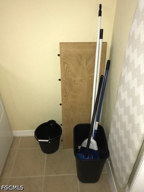 Building Photo - 9600 Roundstone Cir