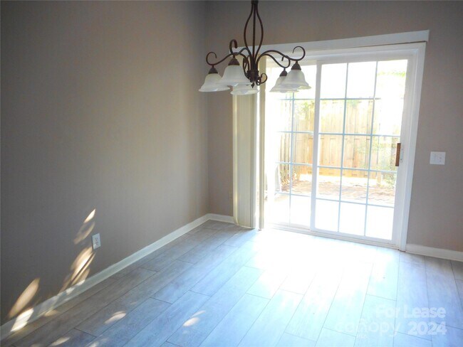 Building Photo - 3152 Mannington Dr