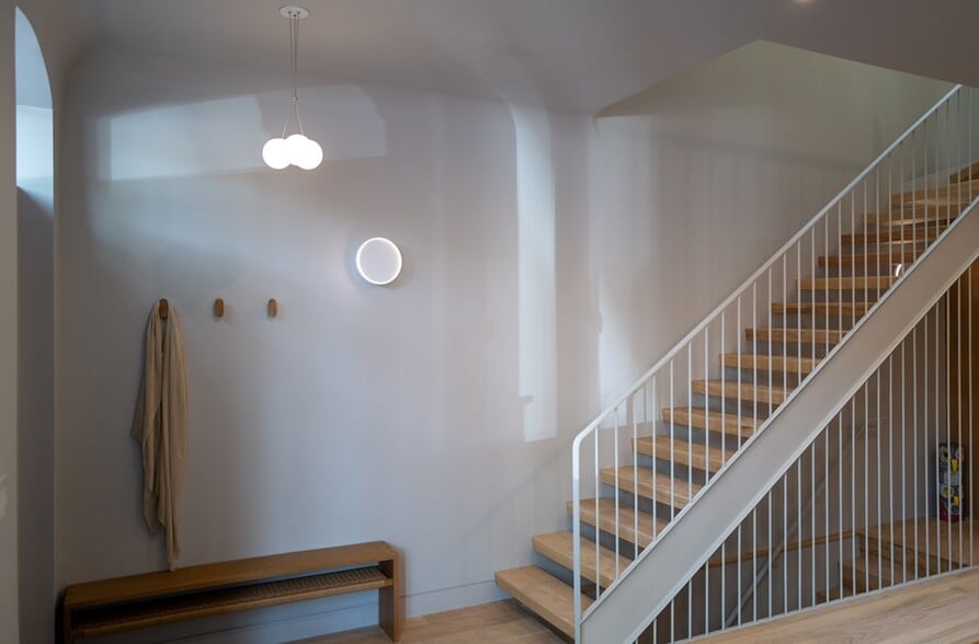 Building Photo - 375 6th Ave