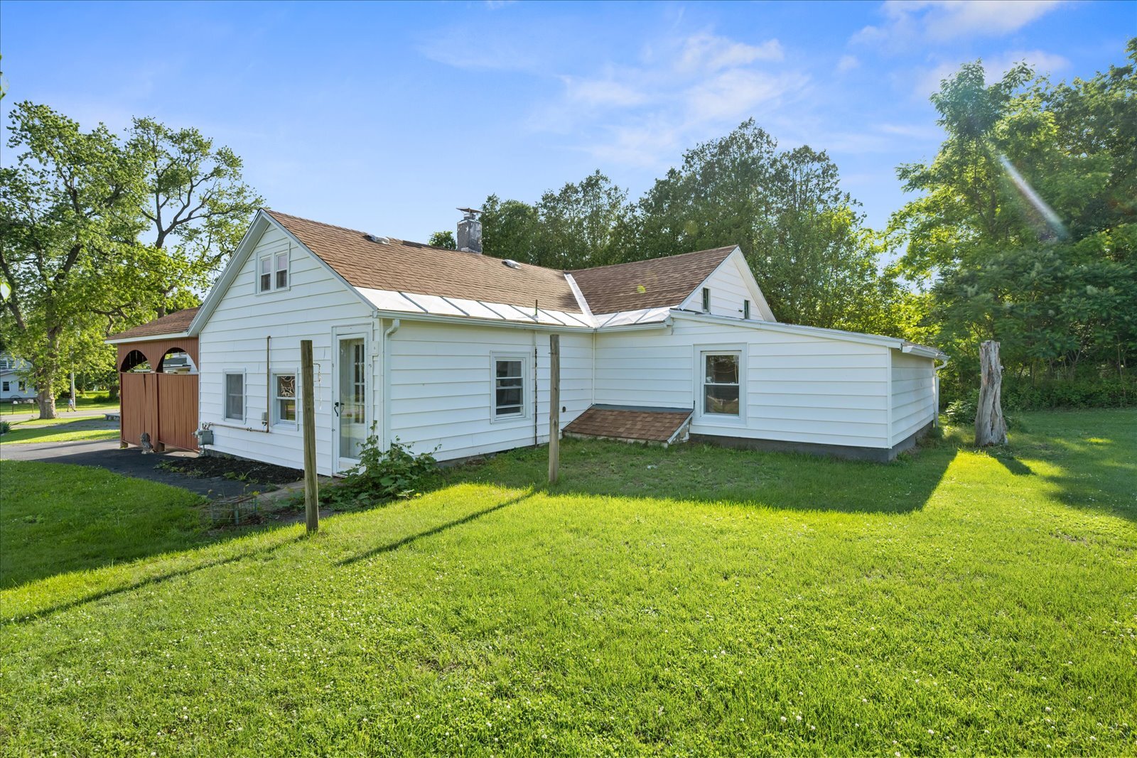 Building Photo - 9453 Maynard Dr