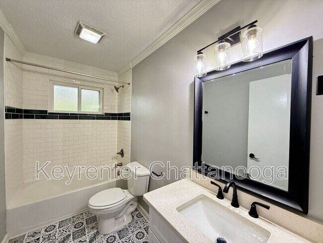 Building Photo - 904 Tremont St