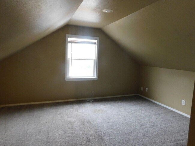 Building Photo - Two Story Single Family House with 2.5 Car Garage
