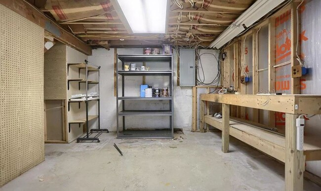 Building Photo - 1140 Loop Dr