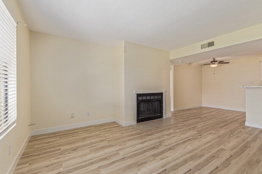 Building Photo - 5995 N 78th St