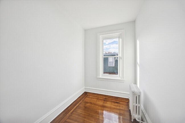 Building Photo - 5818 Addison St