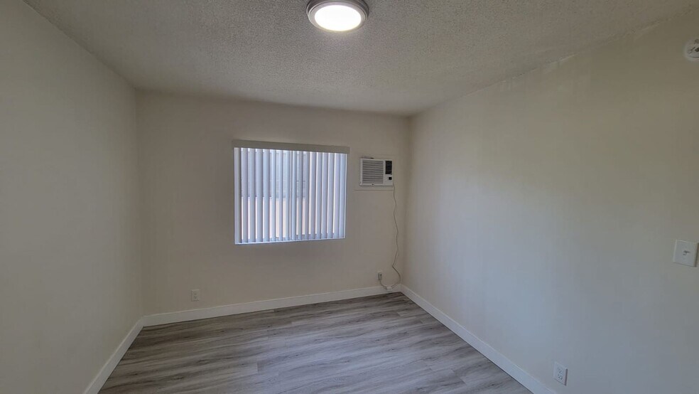 Building Photo - 13129 Oxnard St