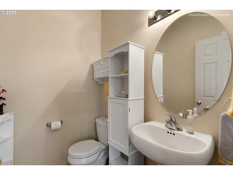 Building Photo - 6513 NE Copper Beech Dr
