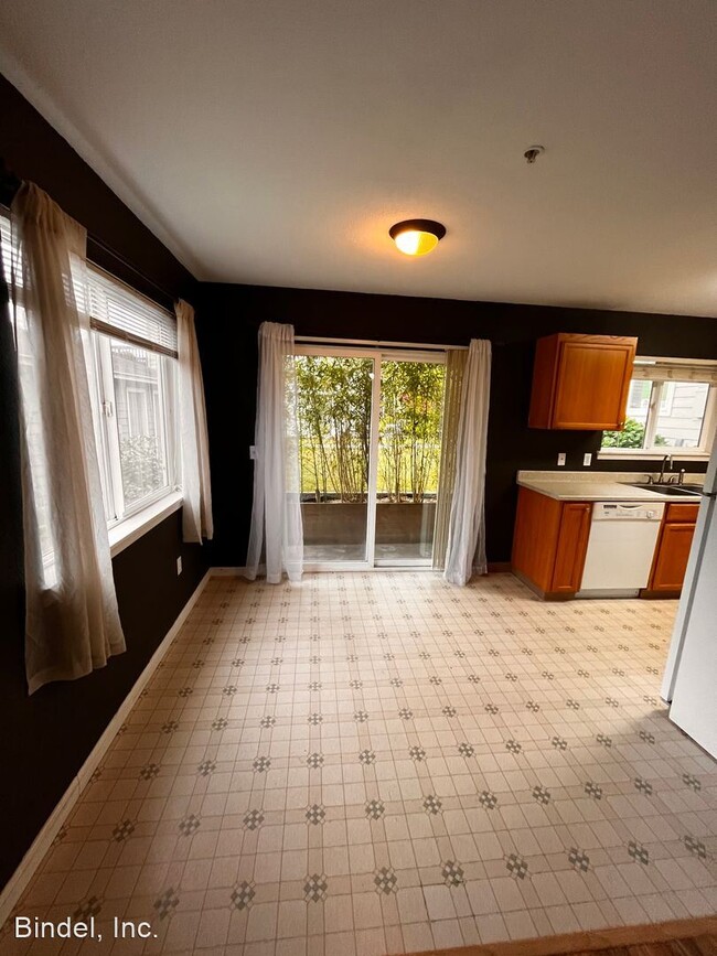 Building Photo - 2 br, 1.5 bath House - 2945 Rainbow LN